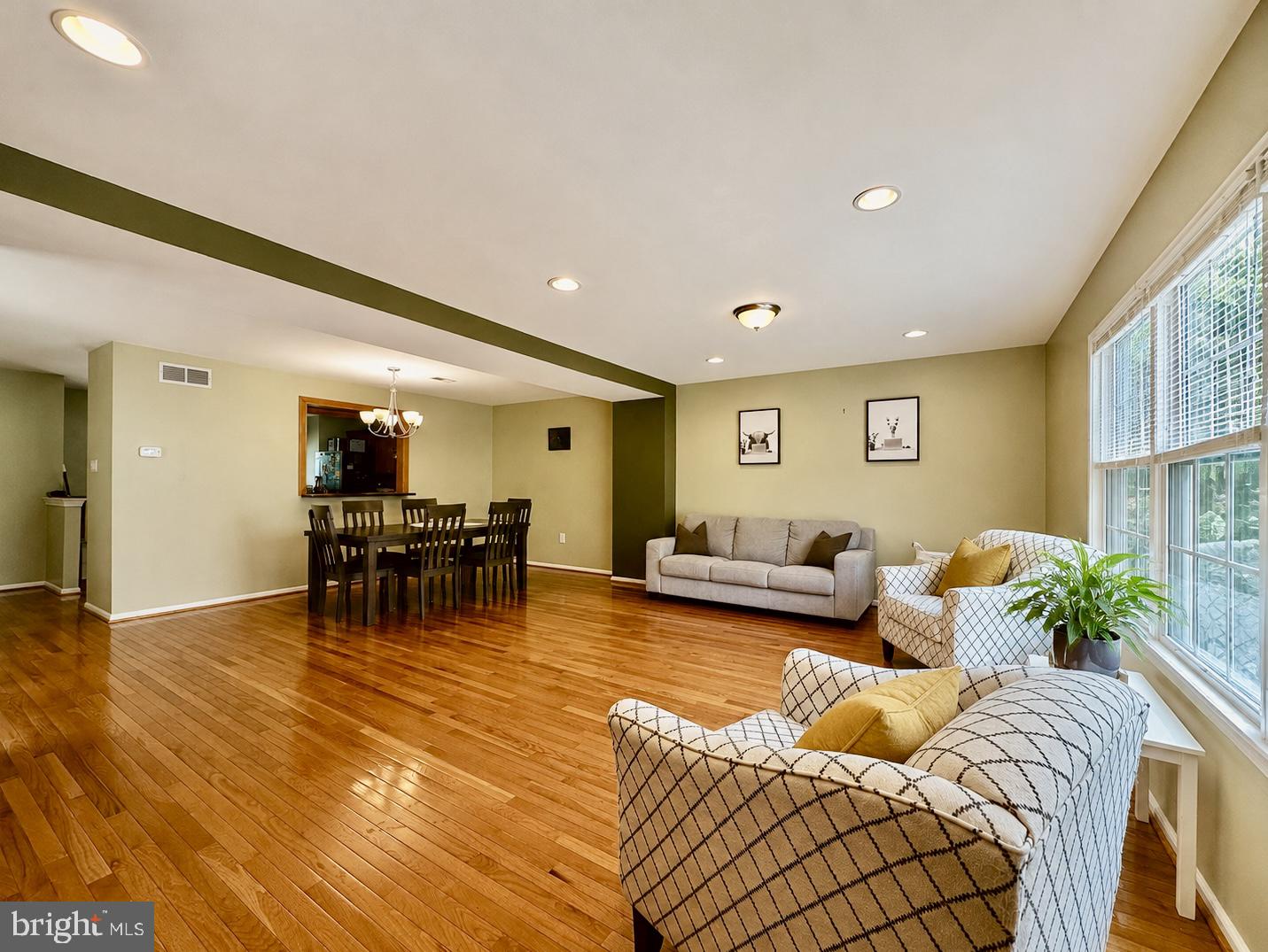 3409 CARRIAGE COURT