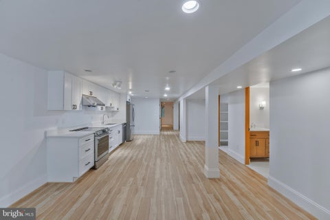 Condo For Rent - 4912-A Old Dominion Drive<br/> Arlington County, ARLINGTON, VA 22207