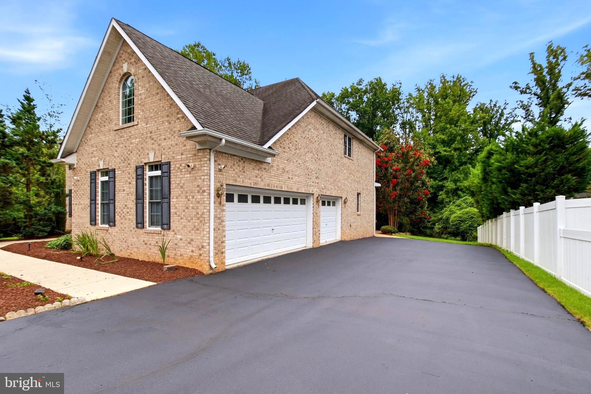 121 KINGSLEY ROAD SE