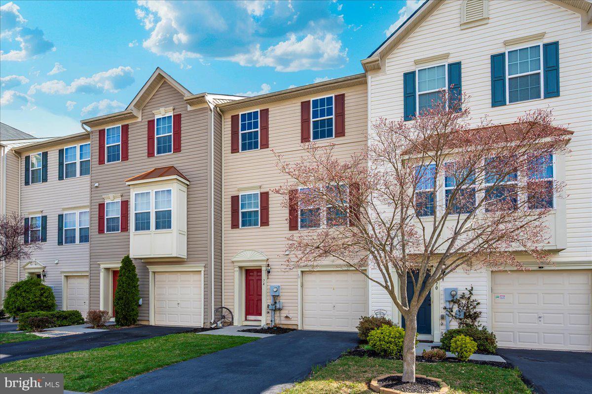 BROOKFIELD ON THE POTOMAC - Residential