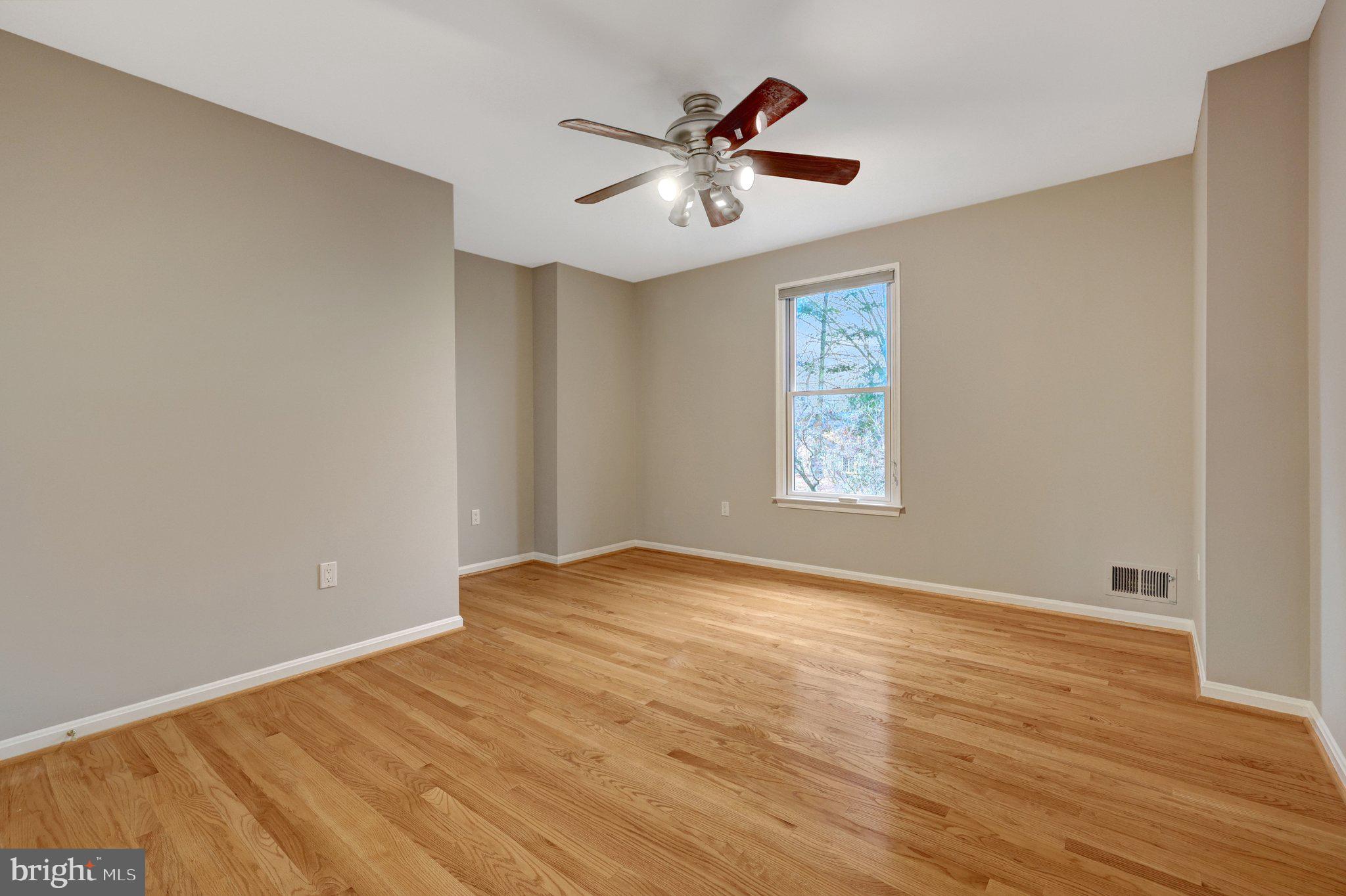 HOLLY KNOLL - Residential