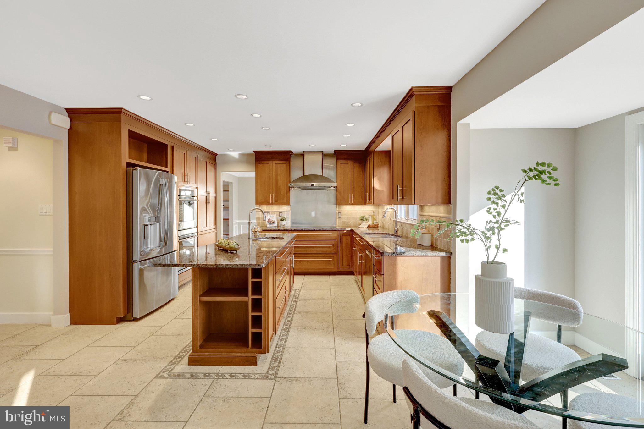 HOLLY KNOLL - Residential