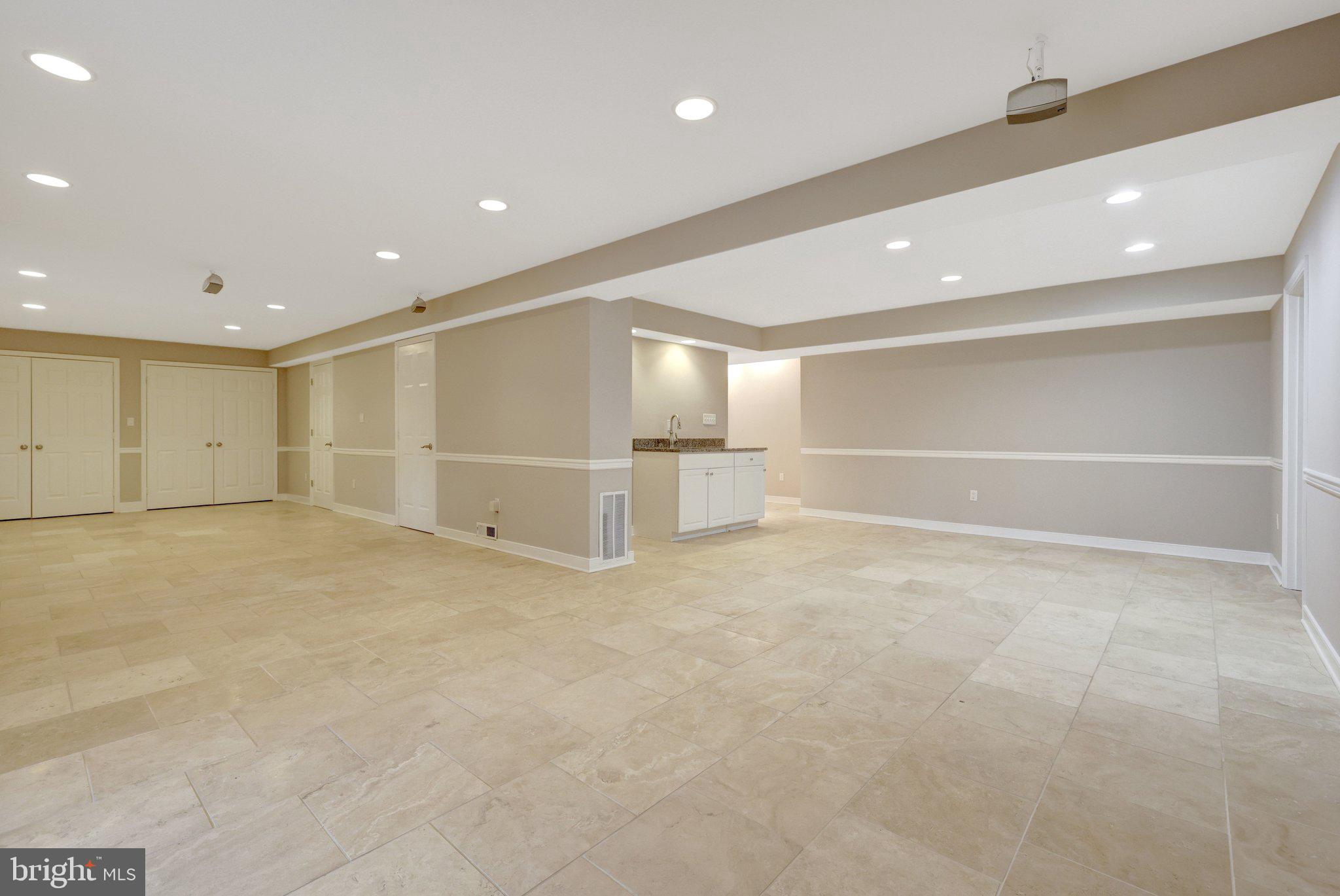 HOLLY KNOLL - Residential