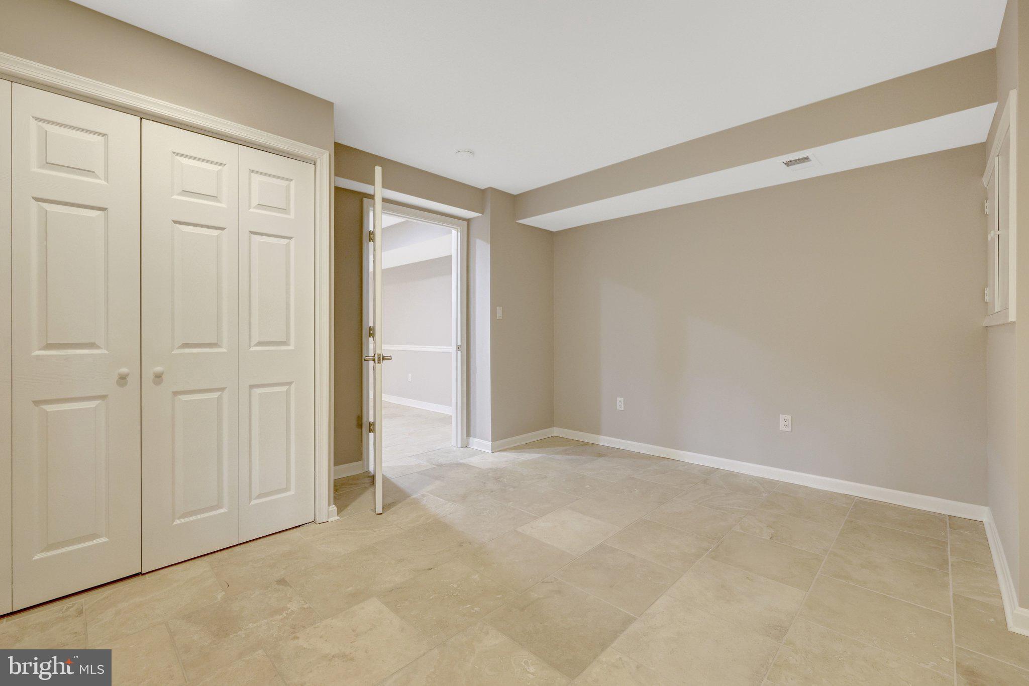 HOLLY KNOLL - Residential