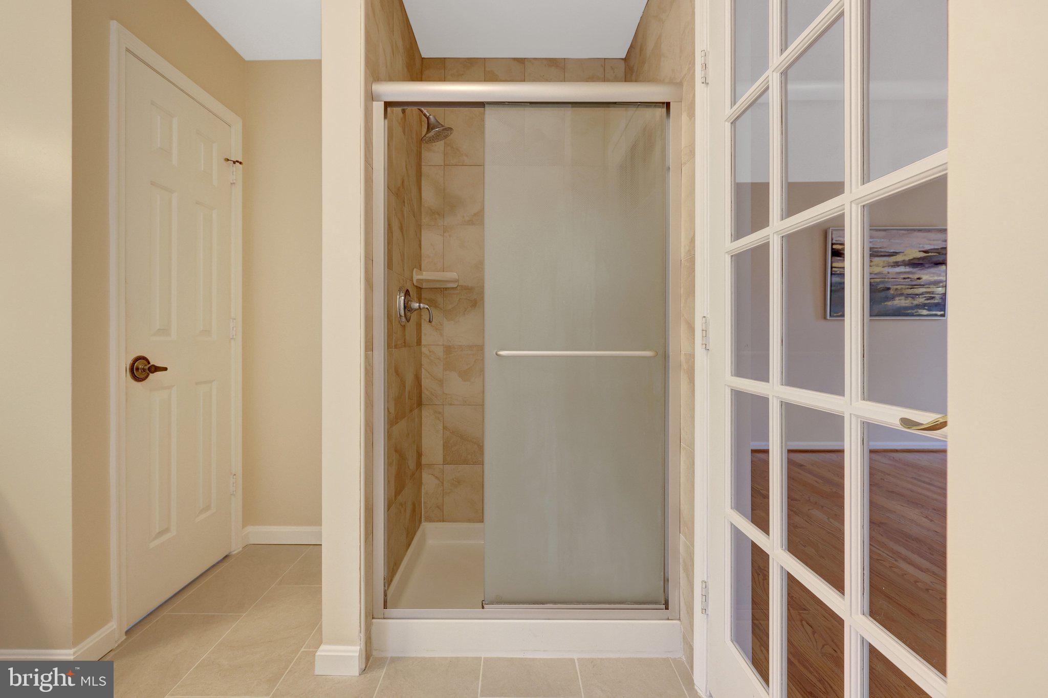 HOLLY KNOLL - Residential