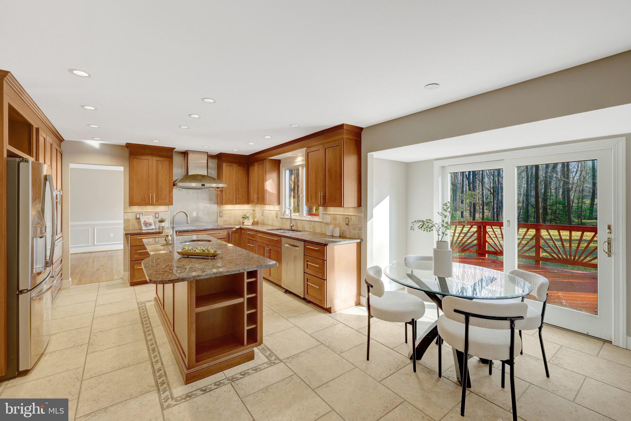 HOLLY KNOLL - Residential