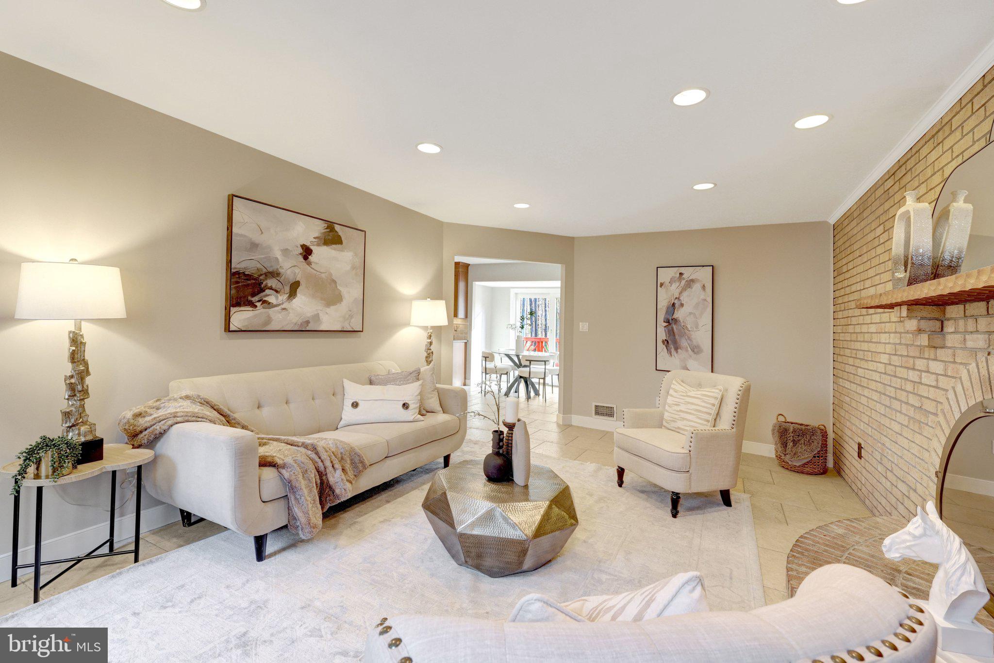 HOLLY KNOLL - Residential