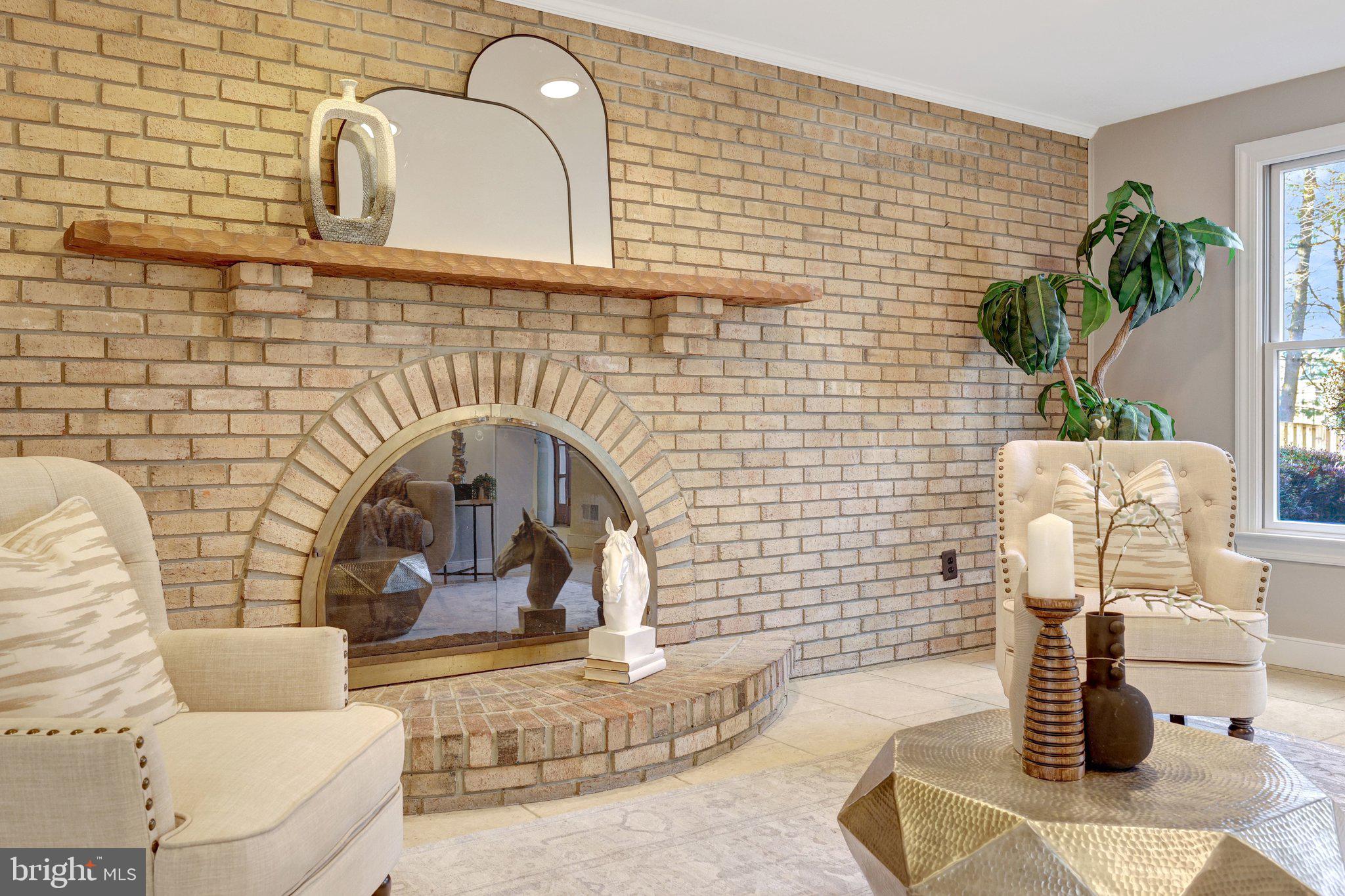 HOLLY KNOLL - Residential