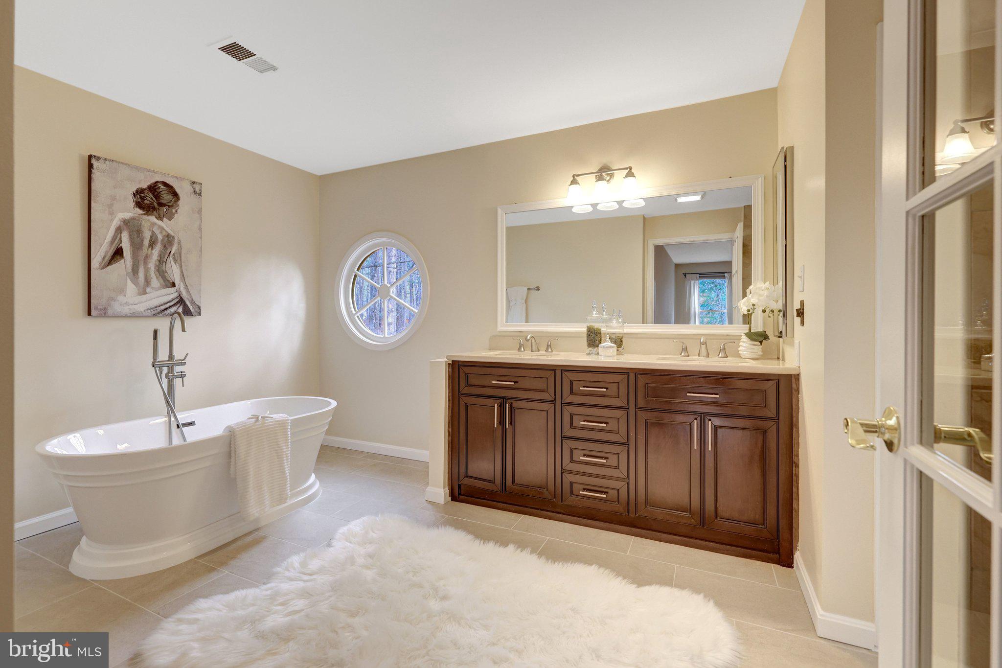 HOLLY KNOLL - Residential