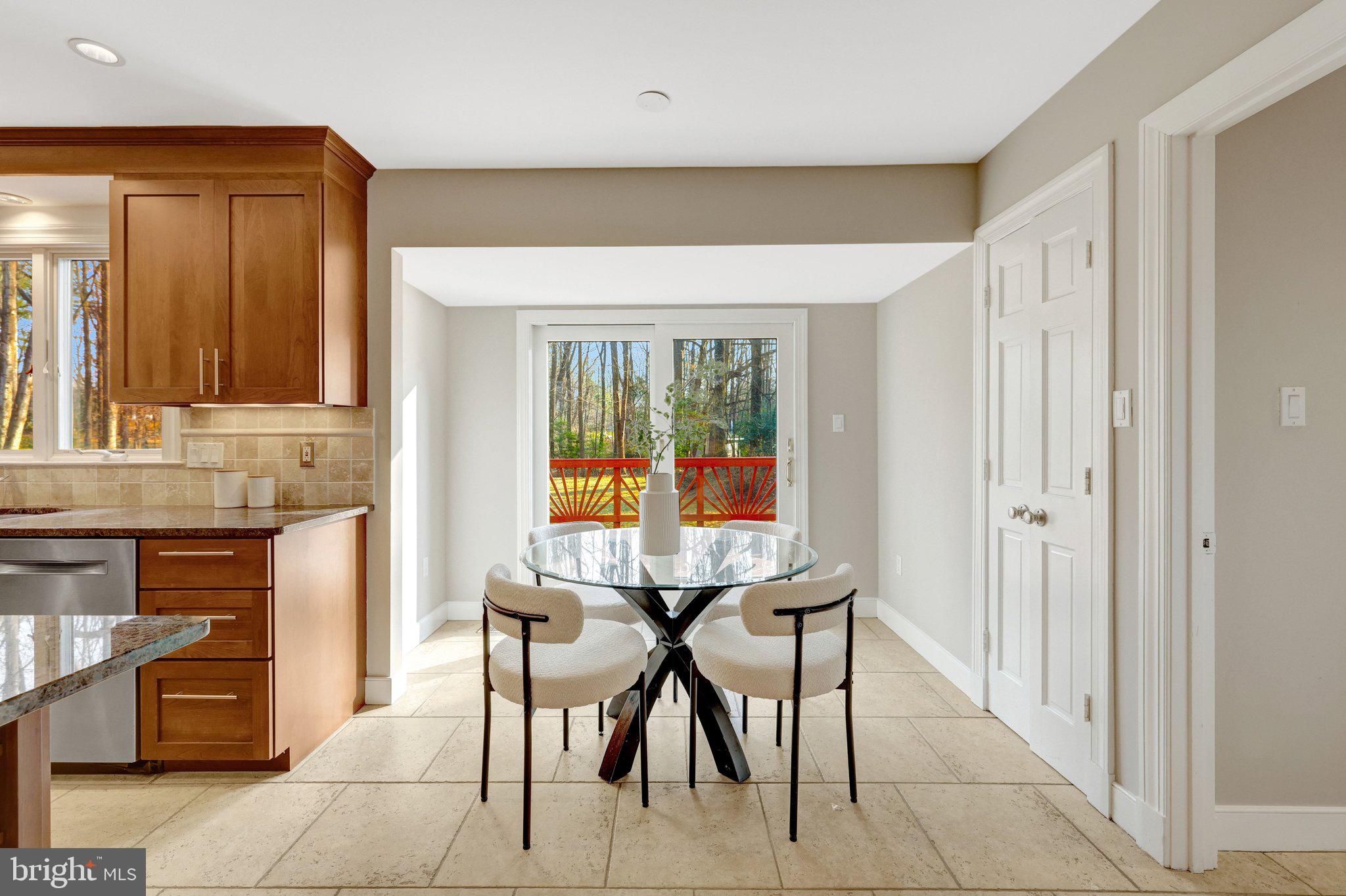 HOLLY KNOLL - Residential