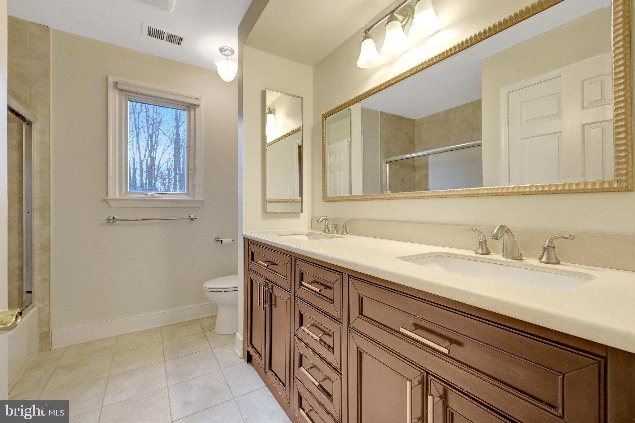 HOLLY KNOLL - Residential