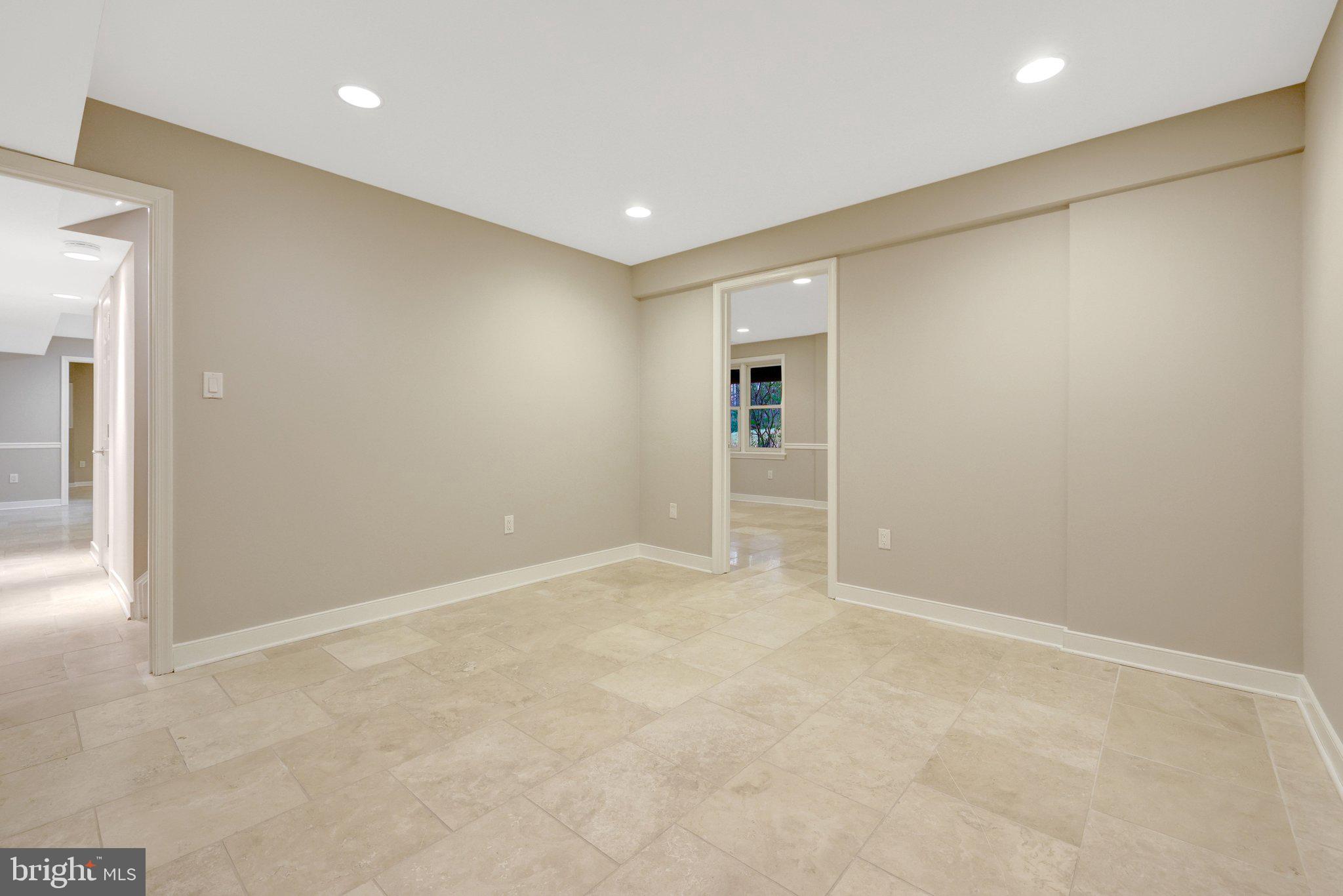 HOLLY KNOLL - Residential