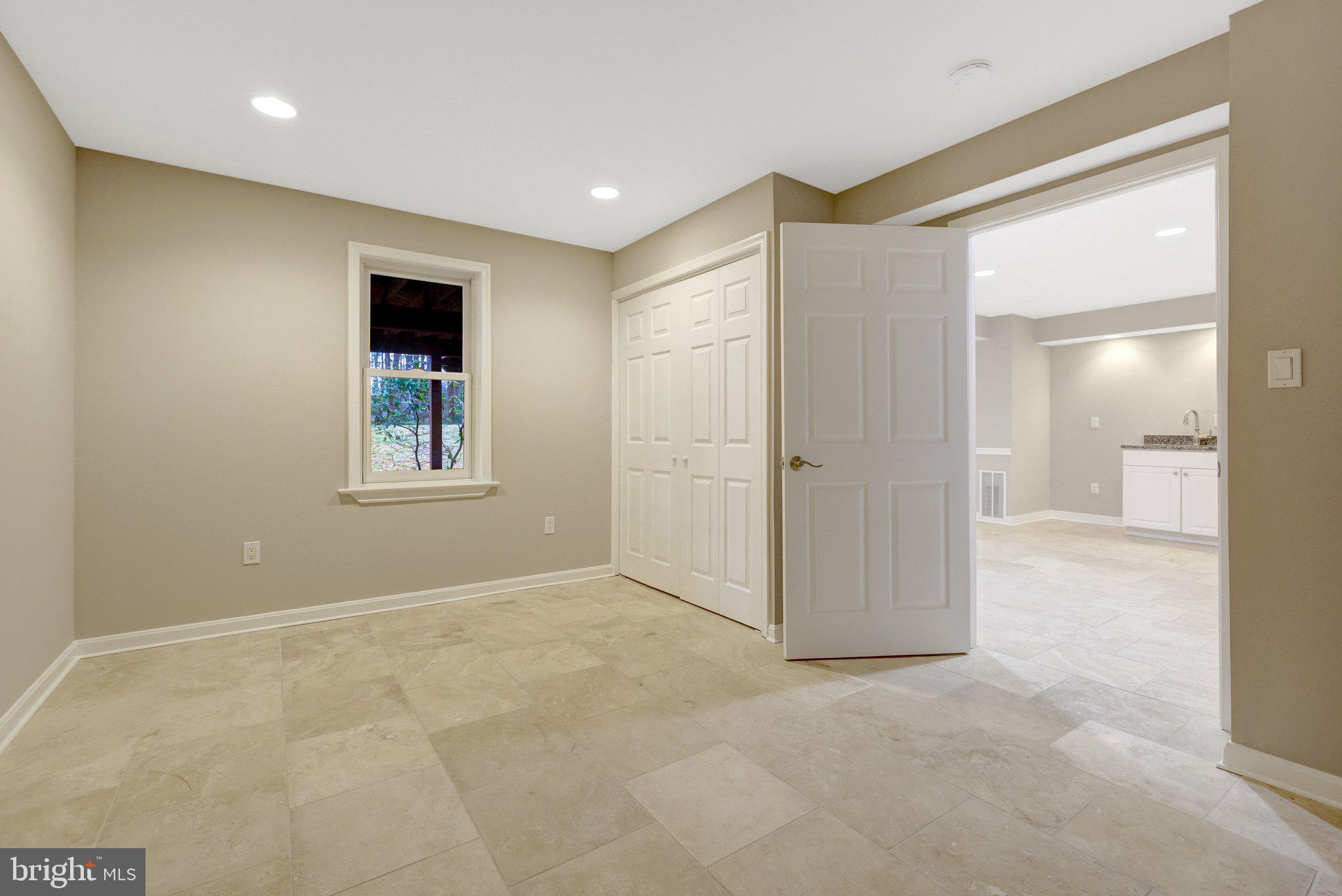 HOLLY KNOLL - Residential