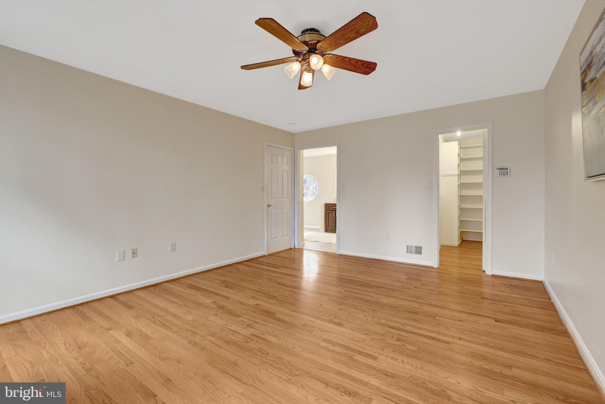 HOLLY KNOLL - Residential