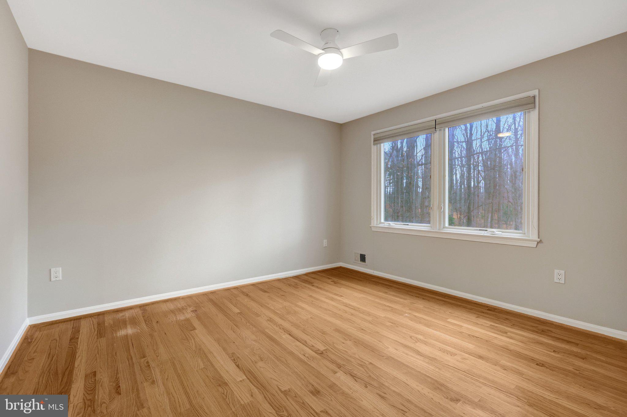 HOLLY KNOLL - Residential