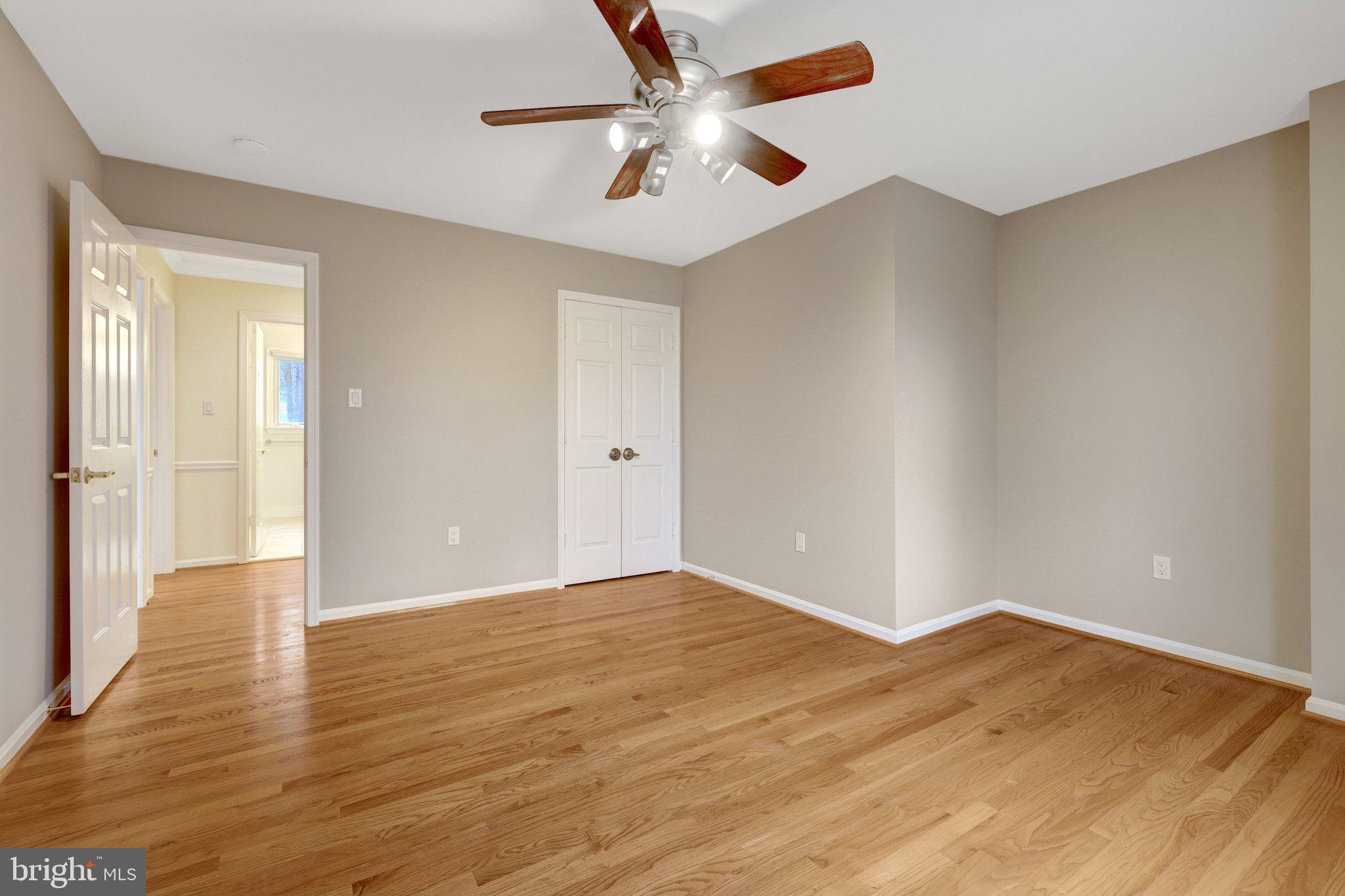 HOLLY KNOLL - Residential