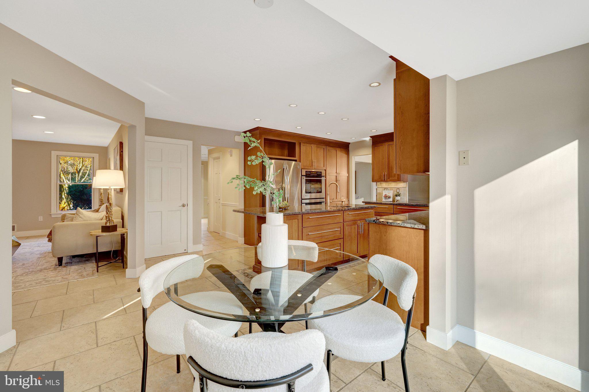 HOLLY KNOLL - Residential