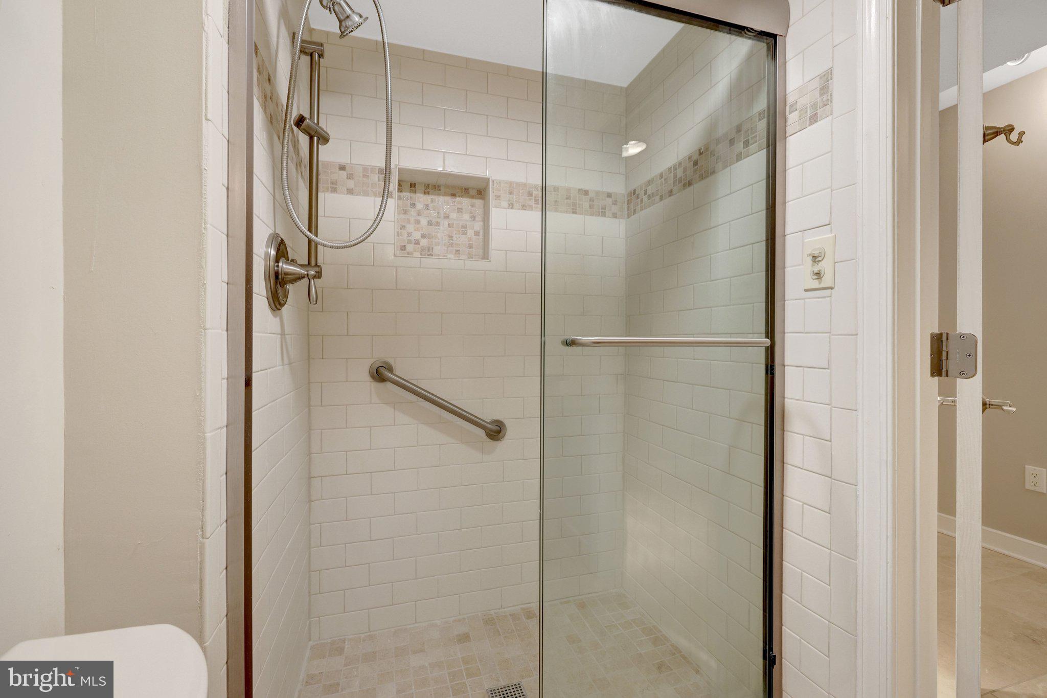 HOLLY KNOLL - Residential