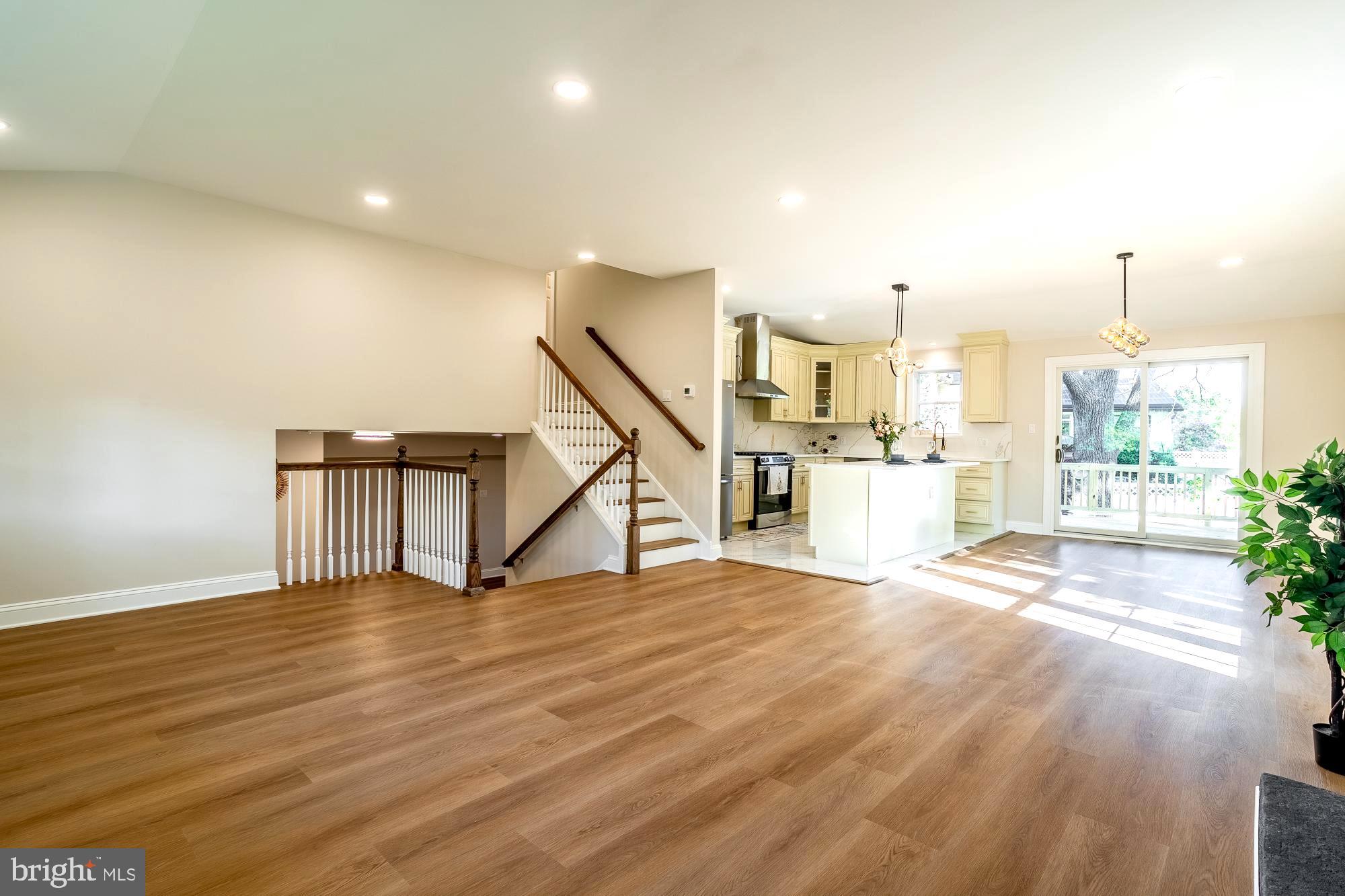 407 BRUCE TERRACE