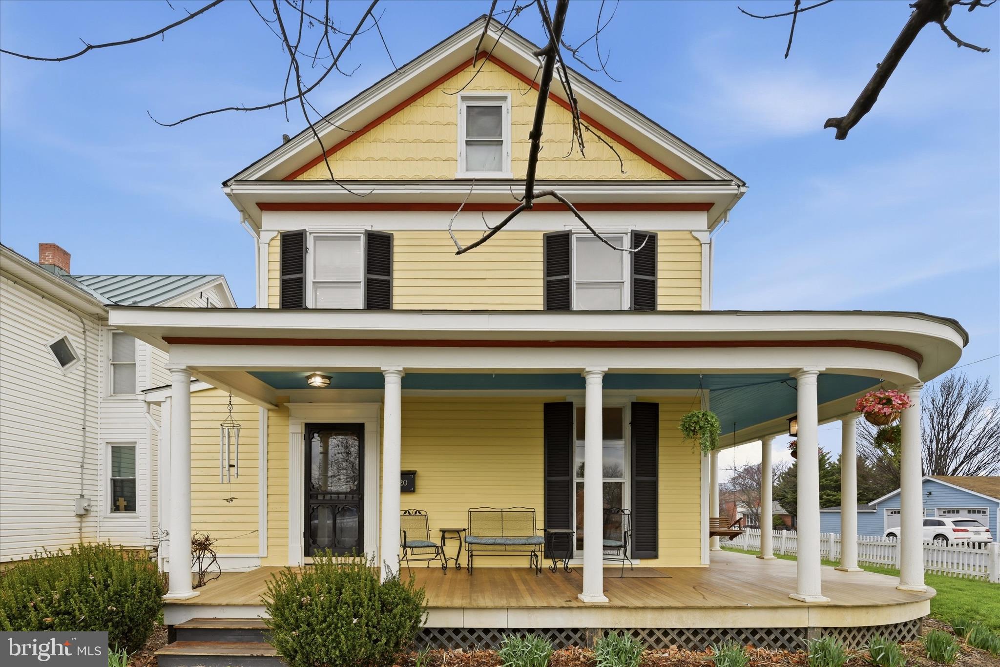 220 S MASSANUTEN STREET