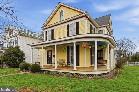 Homes For Sale - 220 S Massanuten Street<br/> STRASBURG, VA 22657