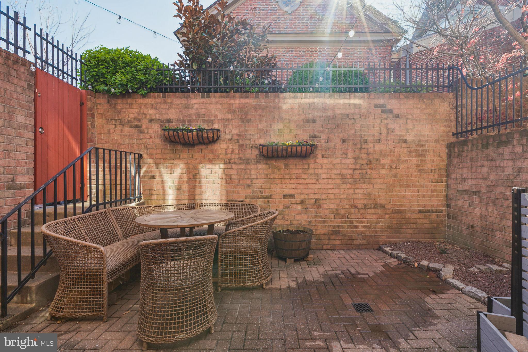 SOCIETY HILL - Residential