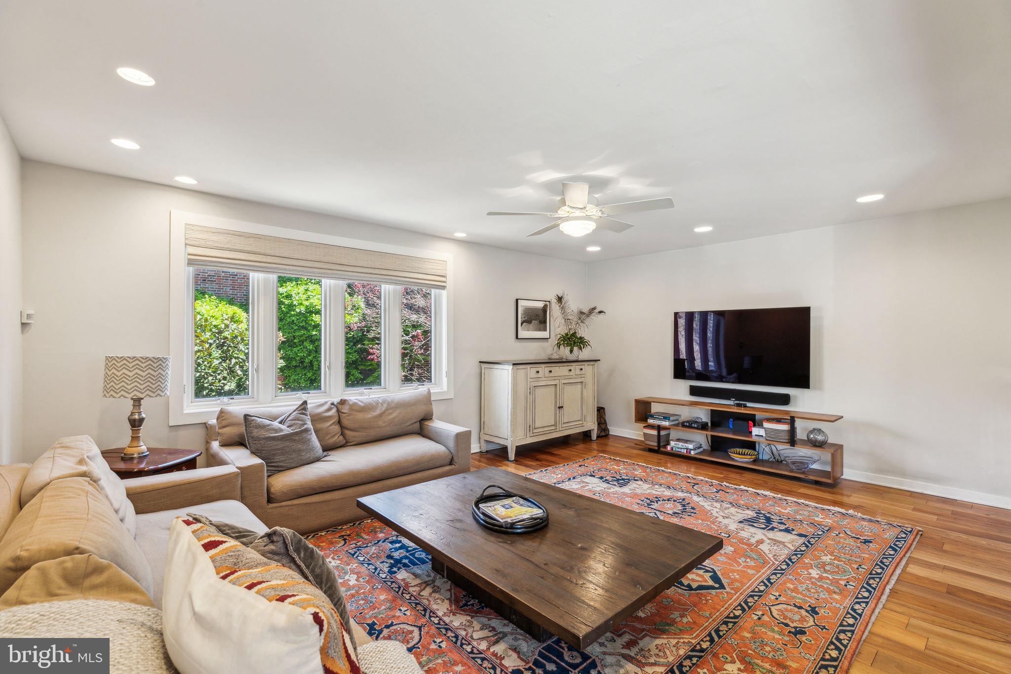 325 S 2ND STREET