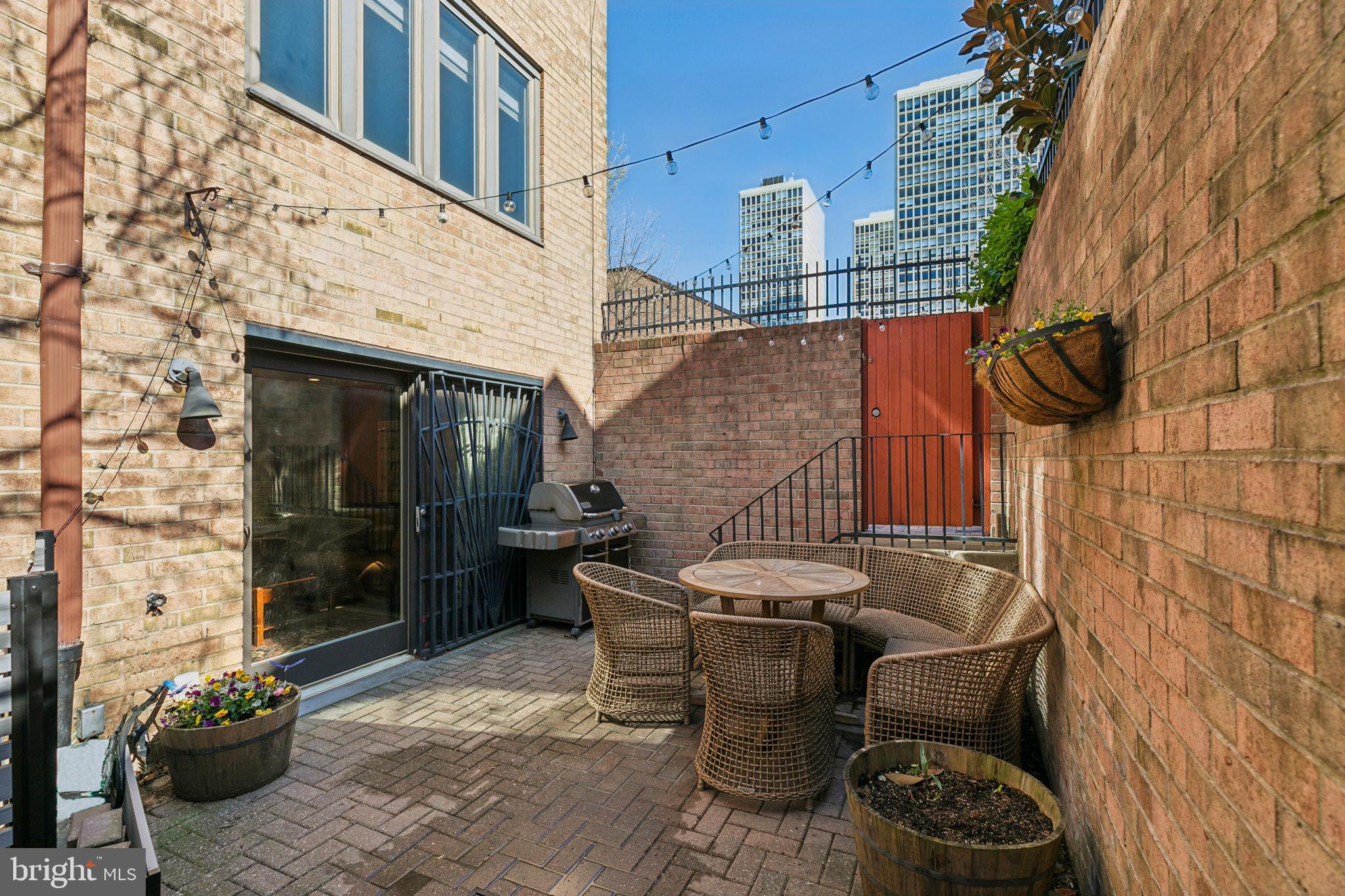 SOCIETY HILL - Residential