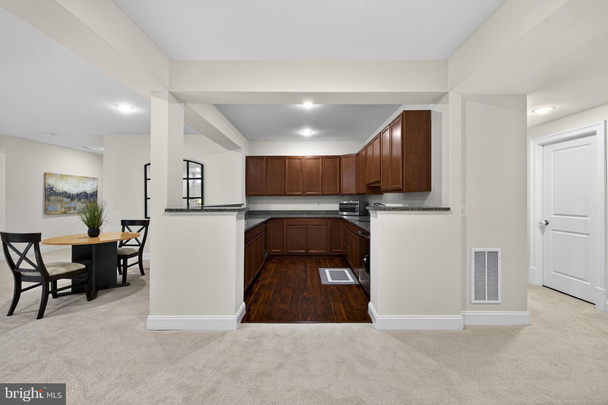 GREENS SOUTH AT WILLOWSF - Residential