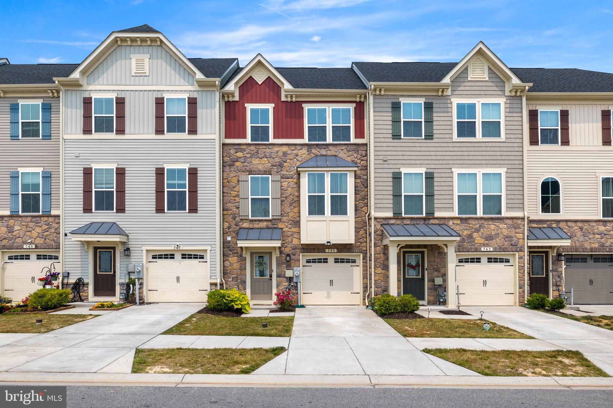 CREEKSIDE - Residential