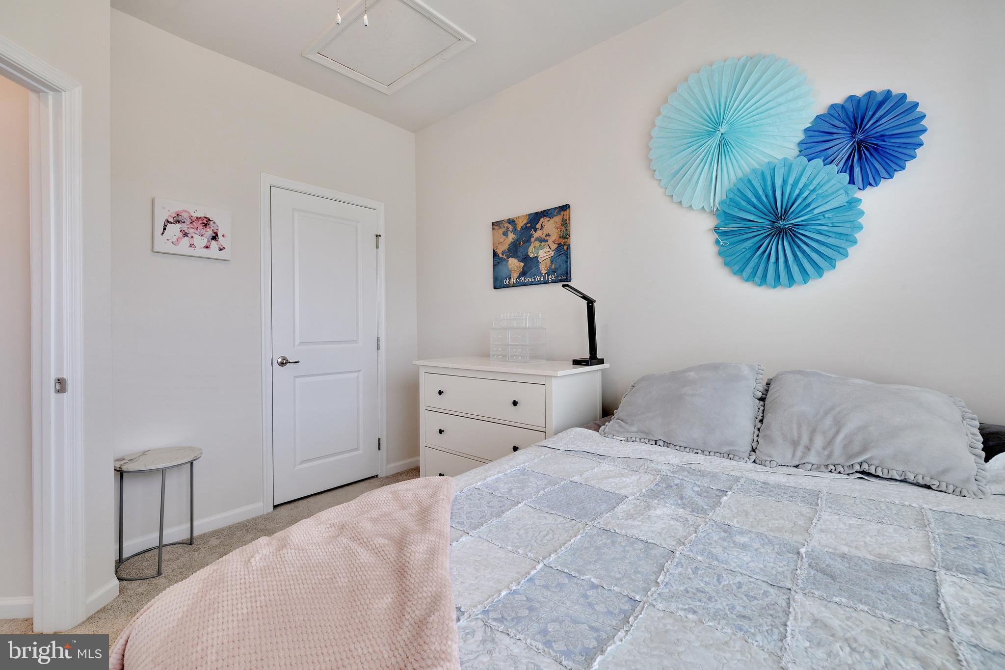 CREEKSIDE - Residential