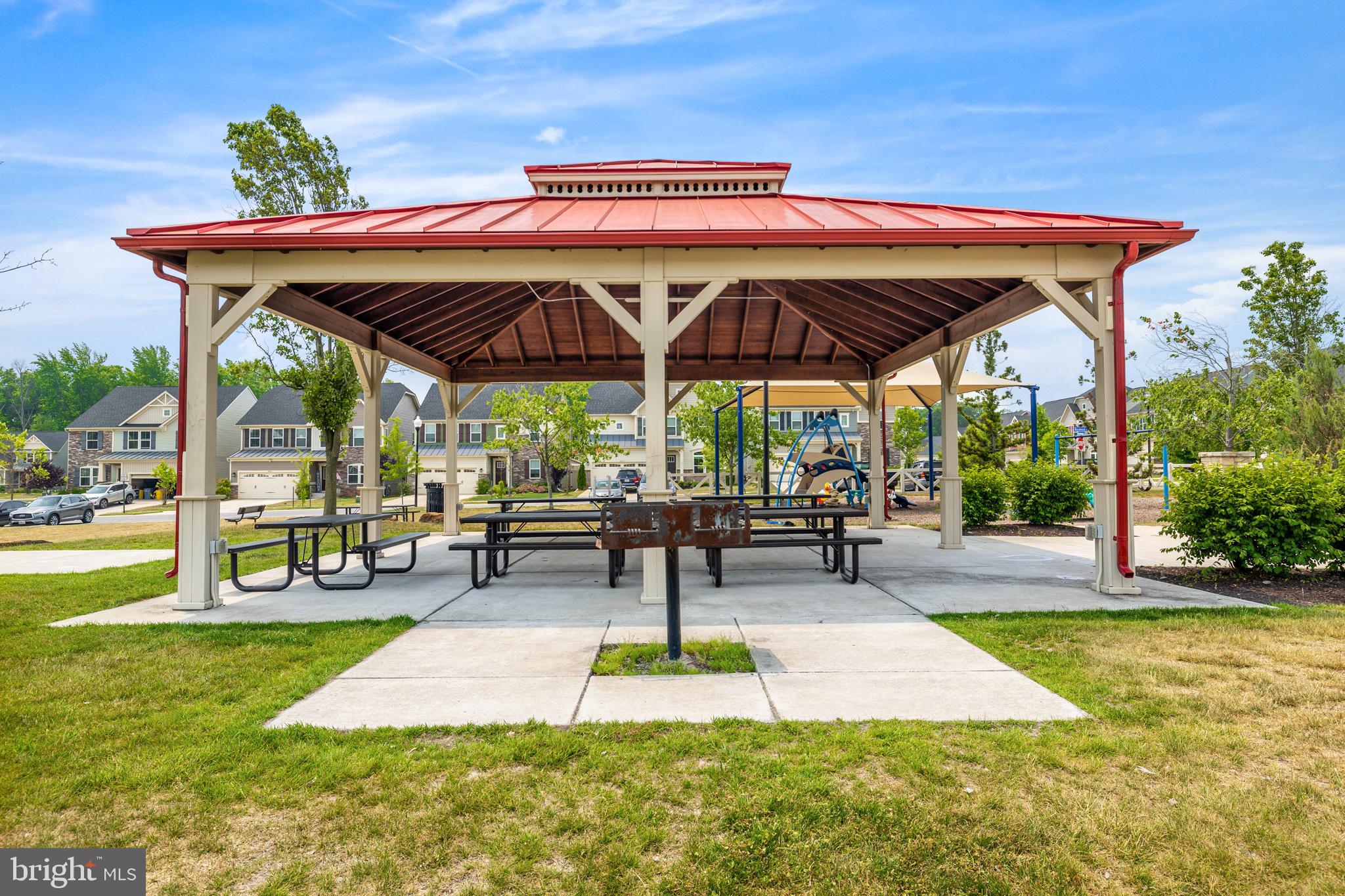 CREEKSIDE - Residential