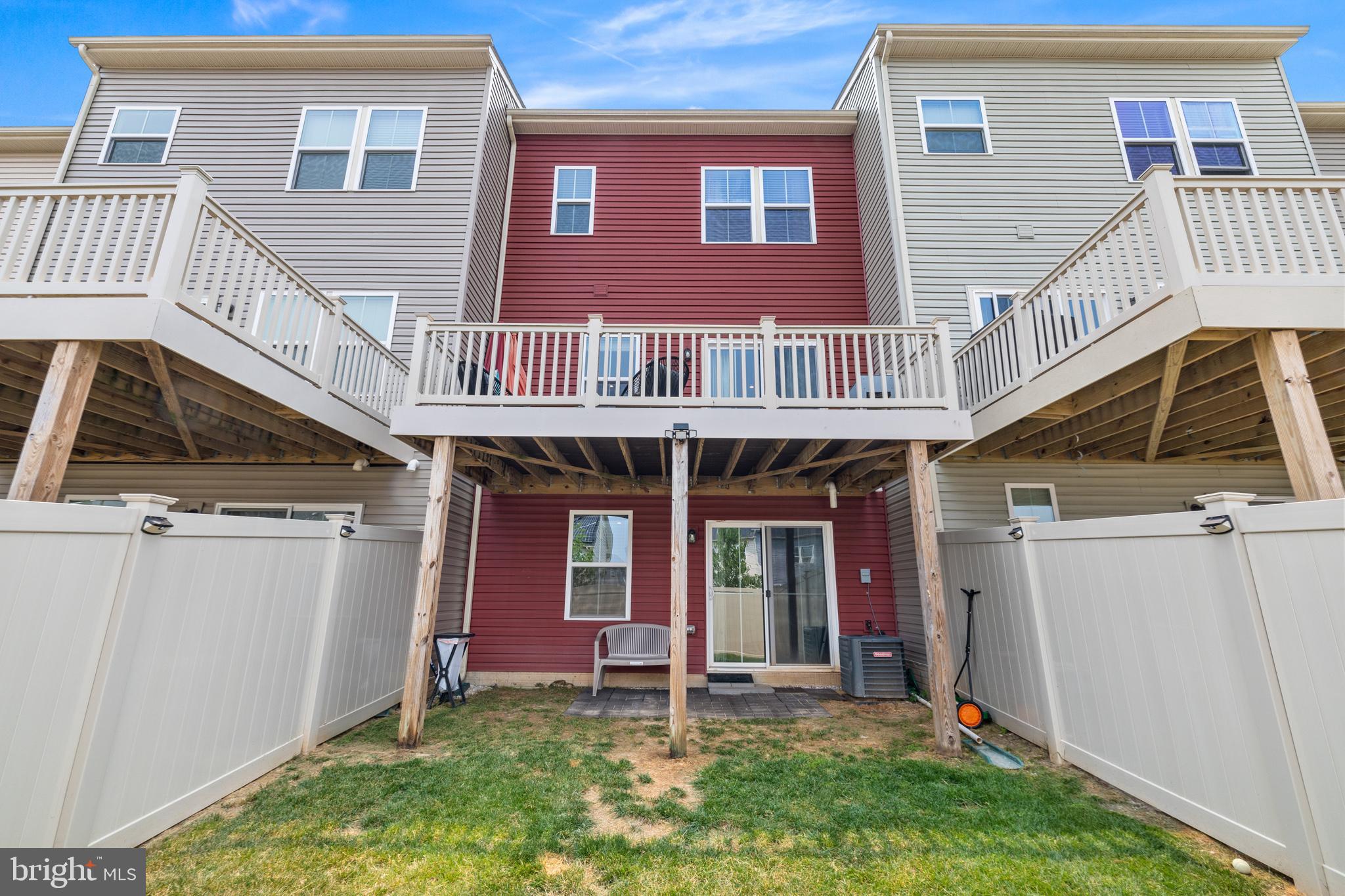 CREEKSIDE - Residential