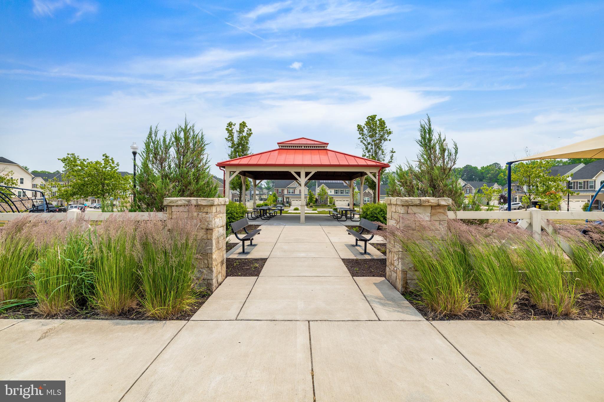 CREEKSIDE - Residential