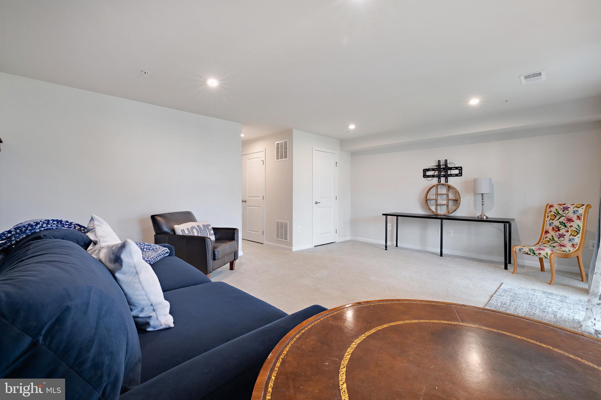 CREEKSIDE - Residential