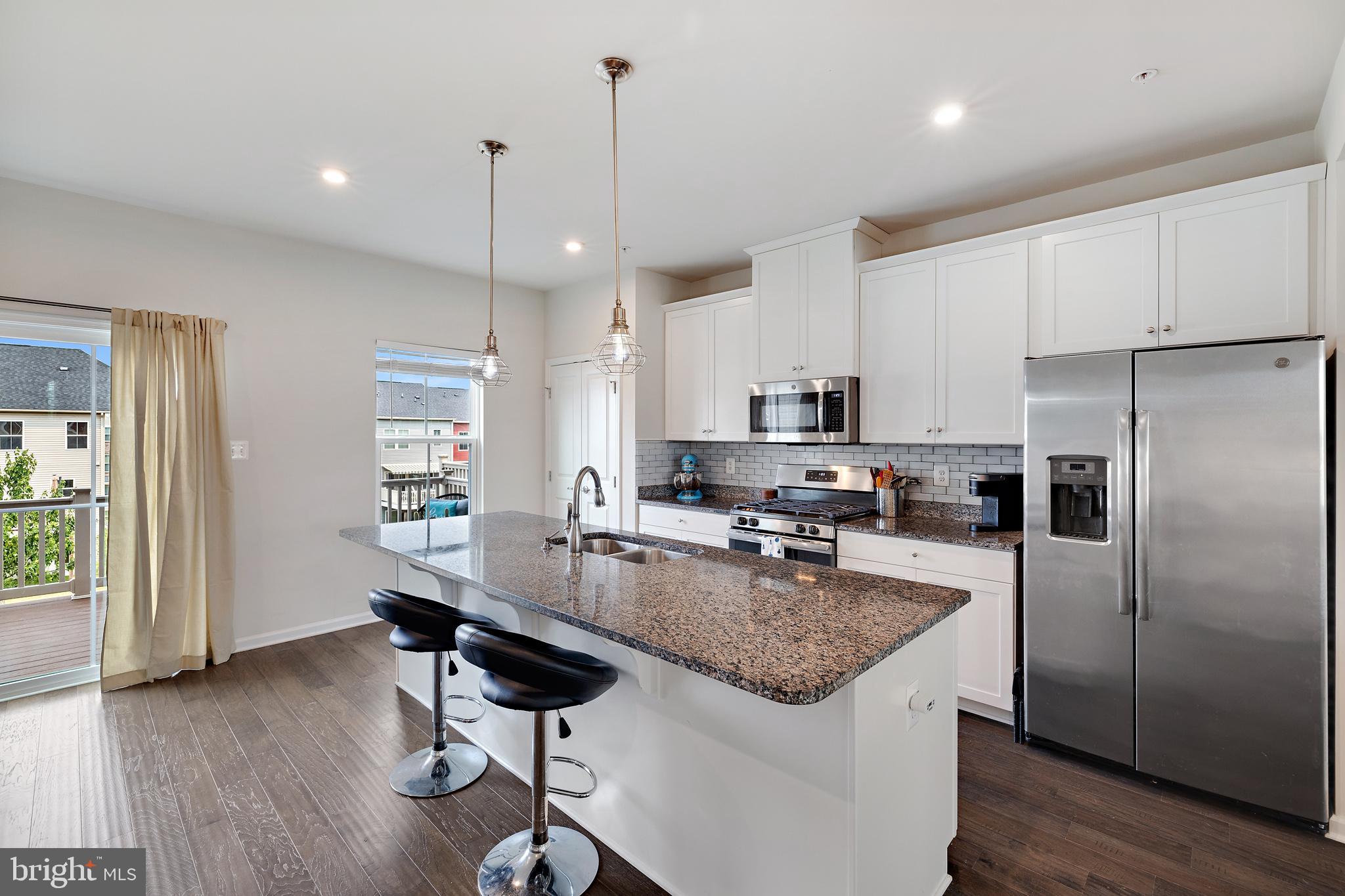 CREEKSIDE - Residential