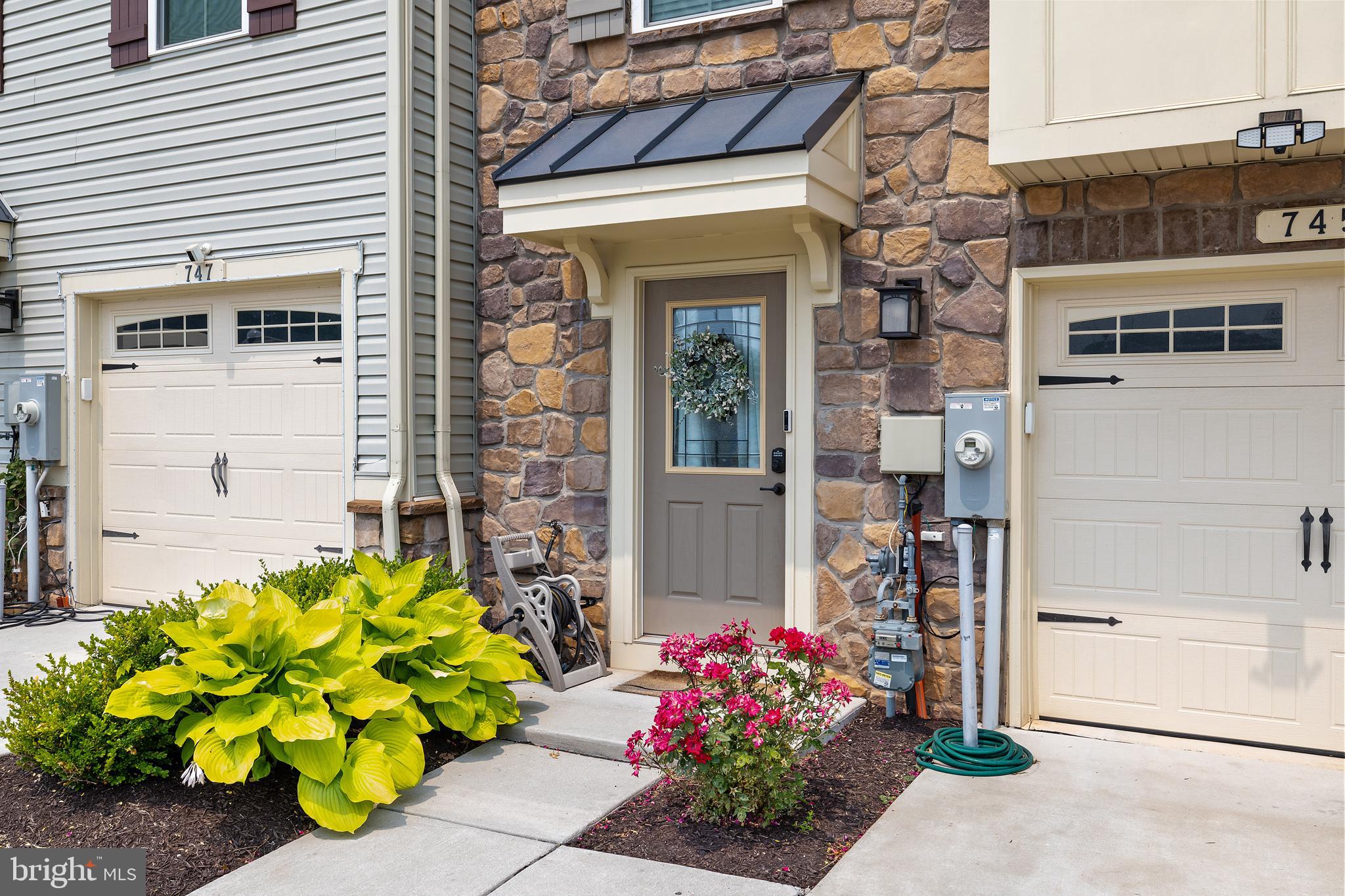 CREEKSIDE - Residential