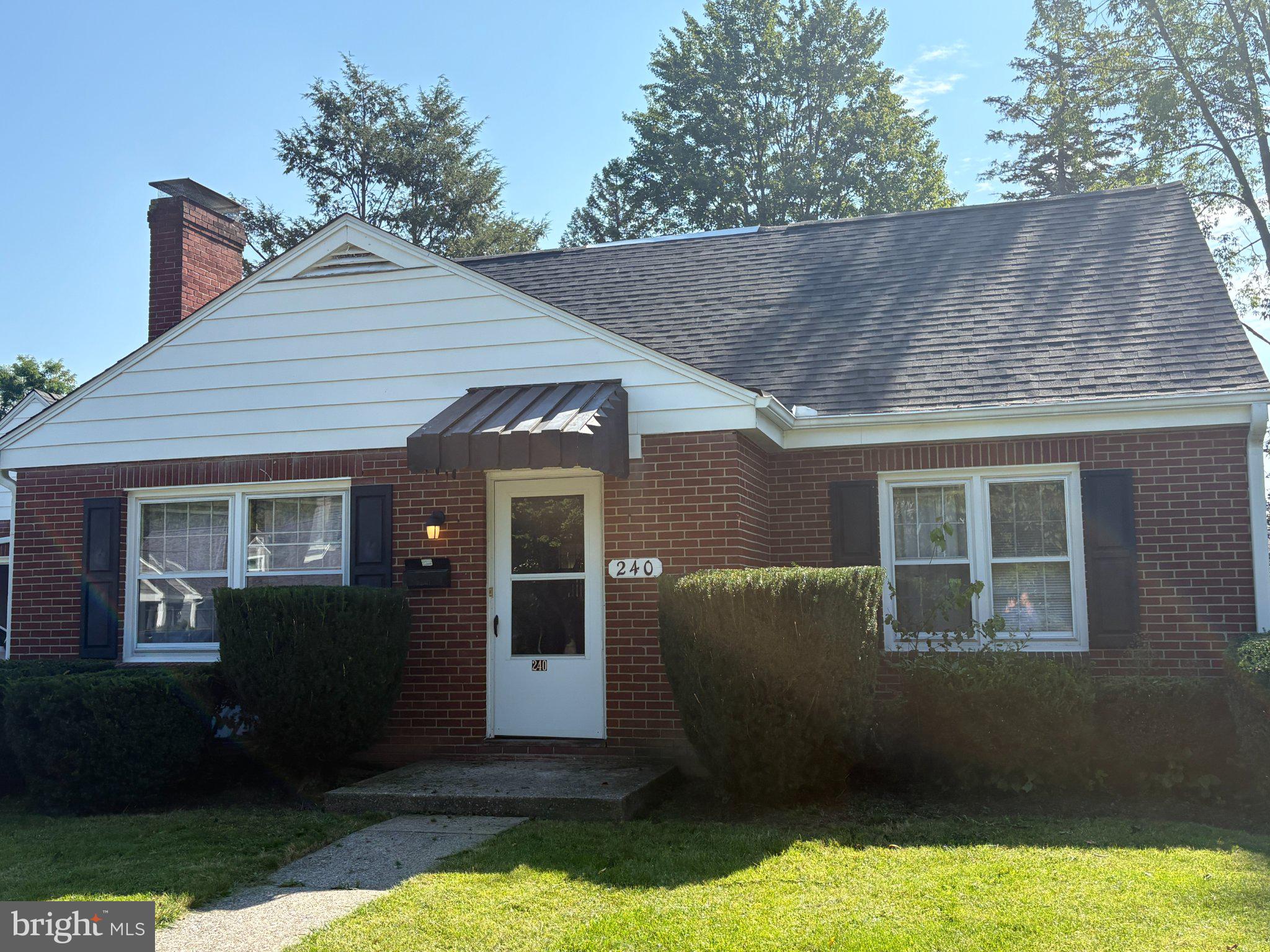 240 E MCCORMICK AVENUE
