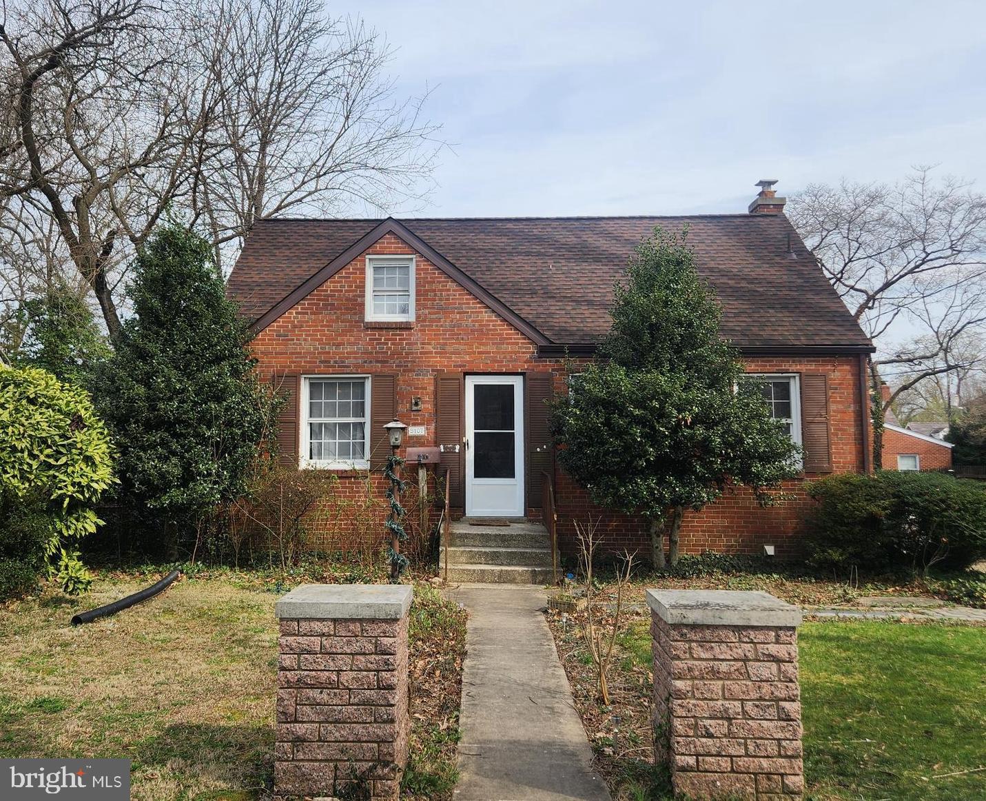 Charming 3BR/2BR Cape Cod on private dead end street in Oak Spring subdivision near all the conveniences & happenings of College Park! Hardwood floors, living room w/ fireplace & beamed ceilings, exposed brick, finished lower level, large flat backyard & side yard, great for entertaining & relaxation! Off street parking; available immediately!