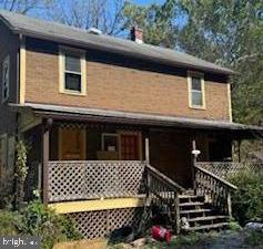 Property is being sold "as is". This home is located on over an acre of land with a creek that runs through the back yard,
Co-Broker is Home Genius Real Estate.