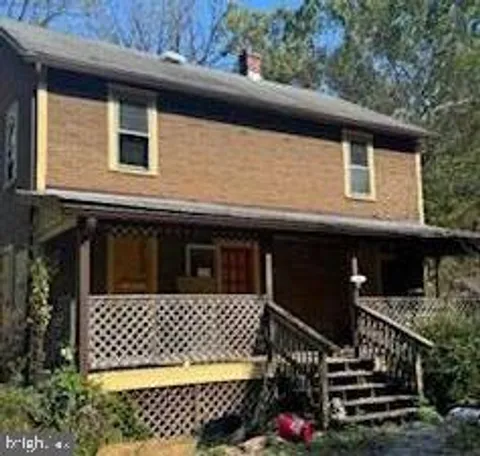 2083 Sir Johns Run Road, Berkeley Springs, WV MLS: WVMO2005520