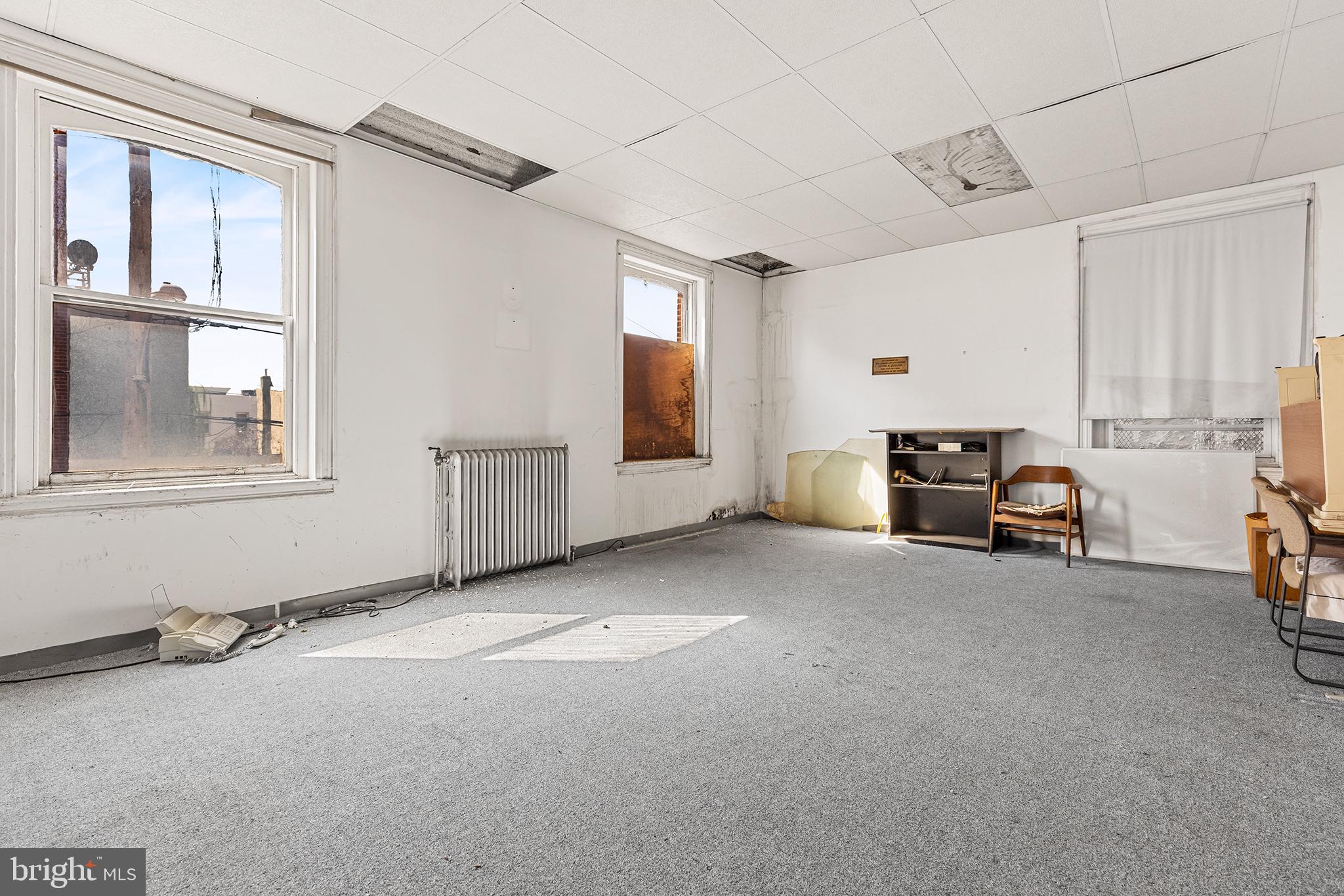 POINT BREEZE - Commercial Sale