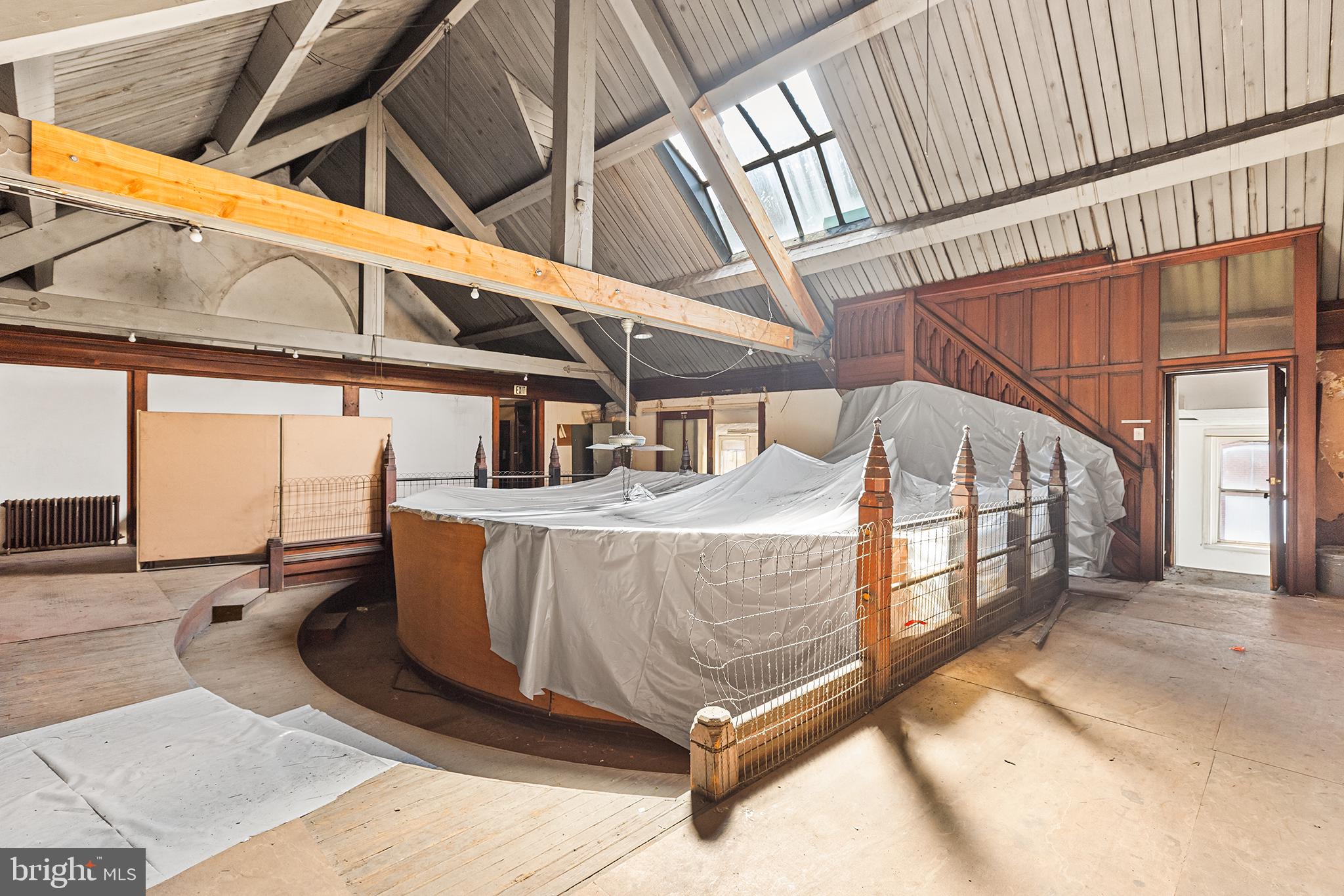 POINT BREEZE - Commercial Sale