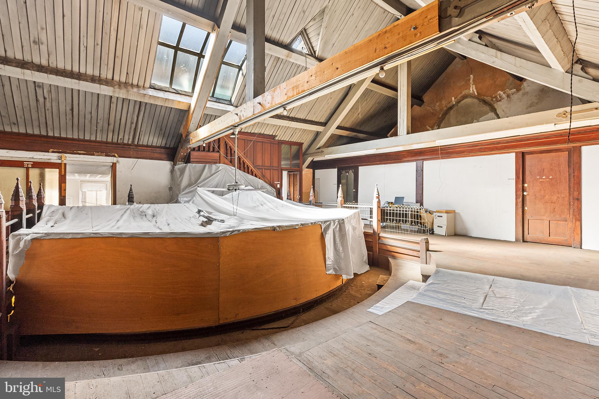 POINT BREEZE - Commercial Sale