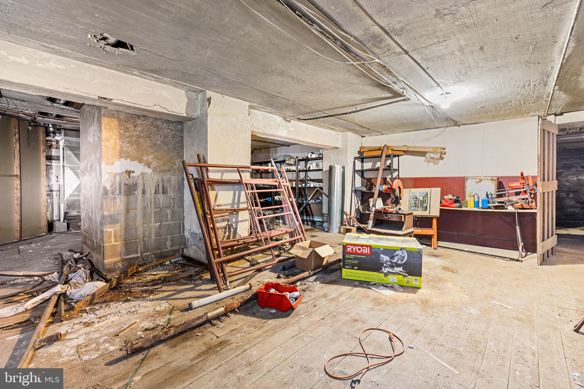 POINT BREEZE - Commercial Sale