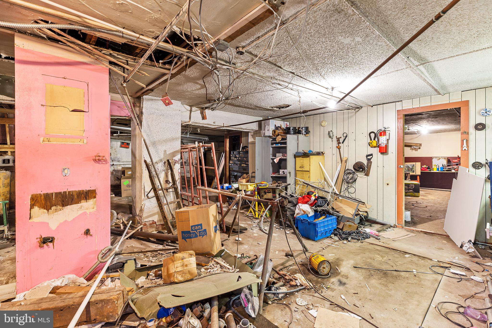 POINT BREEZE - Commercial Sale