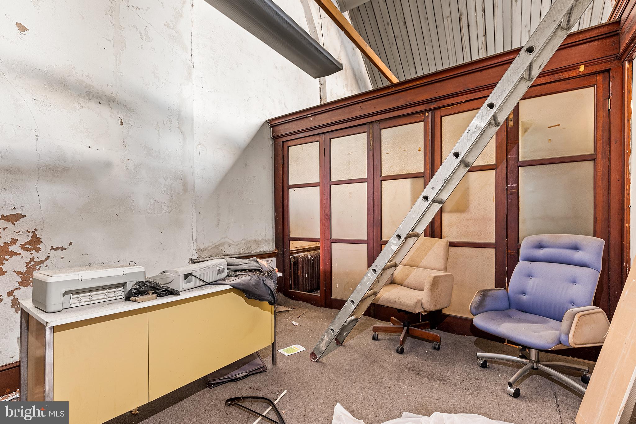 POINT BREEZE - Commercial Sale