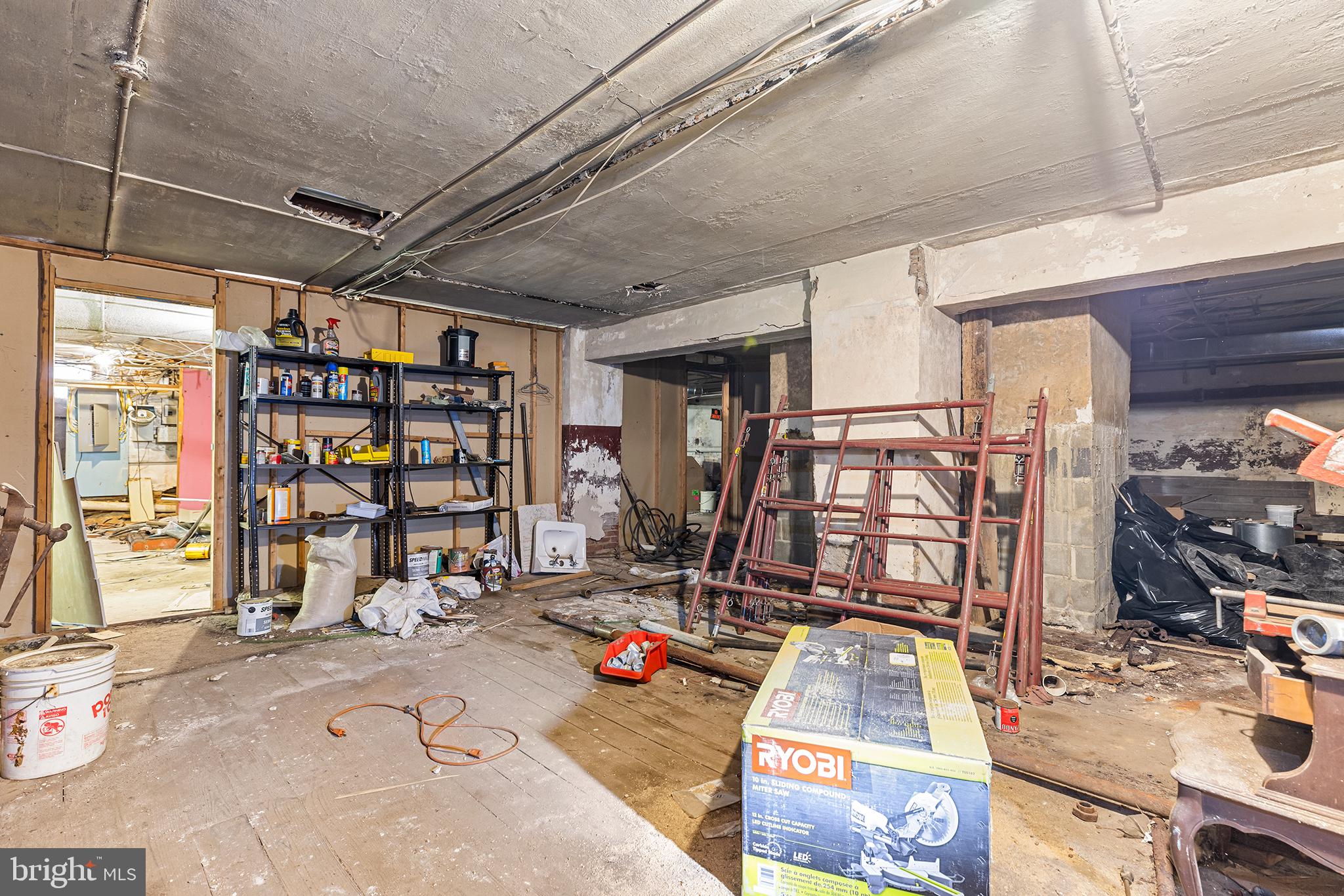 POINT BREEZE - Commercial Sale