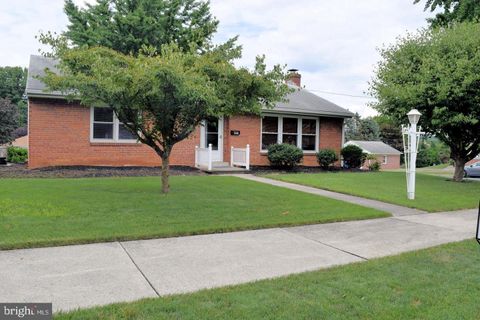 Homes For Rent - 847 E Maple Street<br/> Lebanon County, PALMYRA, PA 17078