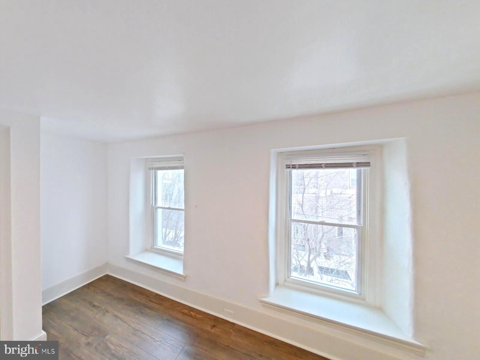 ROXBOROUGH - Residential